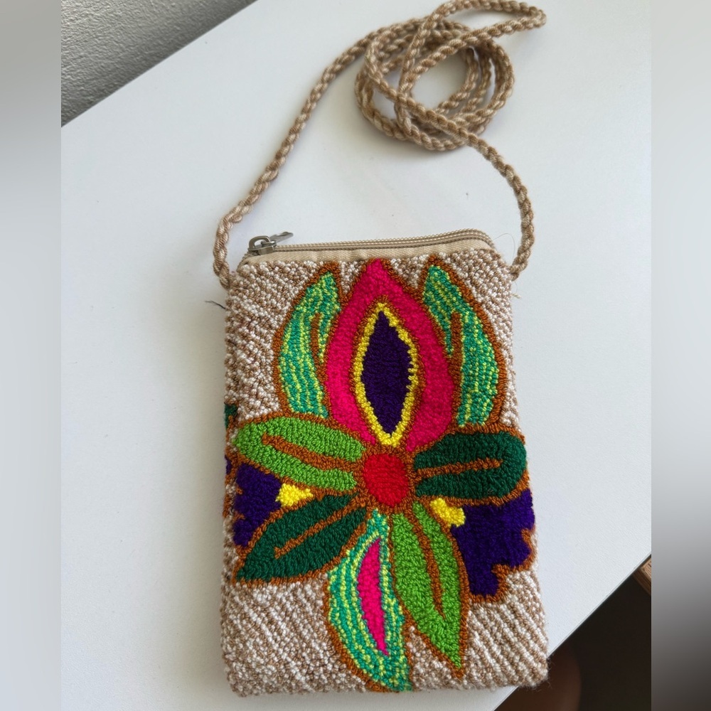 Handmade Wayuu Crossbody Bag – Colorful Floral Embroidery – New